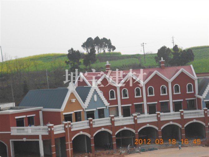 成都新型仿古樹(shù)脂琉璃瓦_(dá)為青城山歐式別墅樓增色不少
